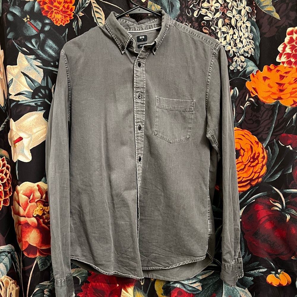 UNIQLO GREY BUTTON UP SHIRT - Picture 1 of 5